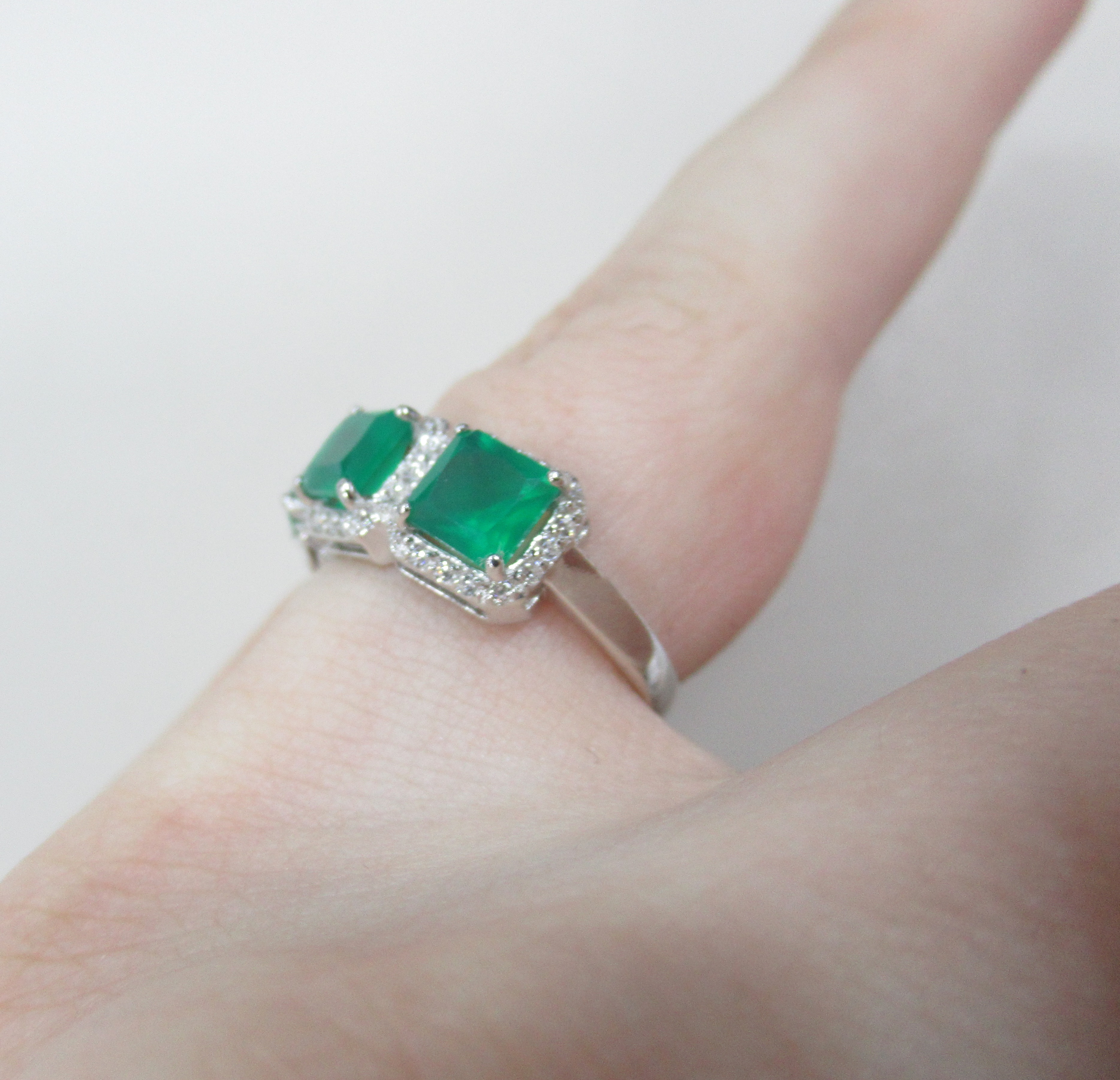 Серебряное кольцо с агатами